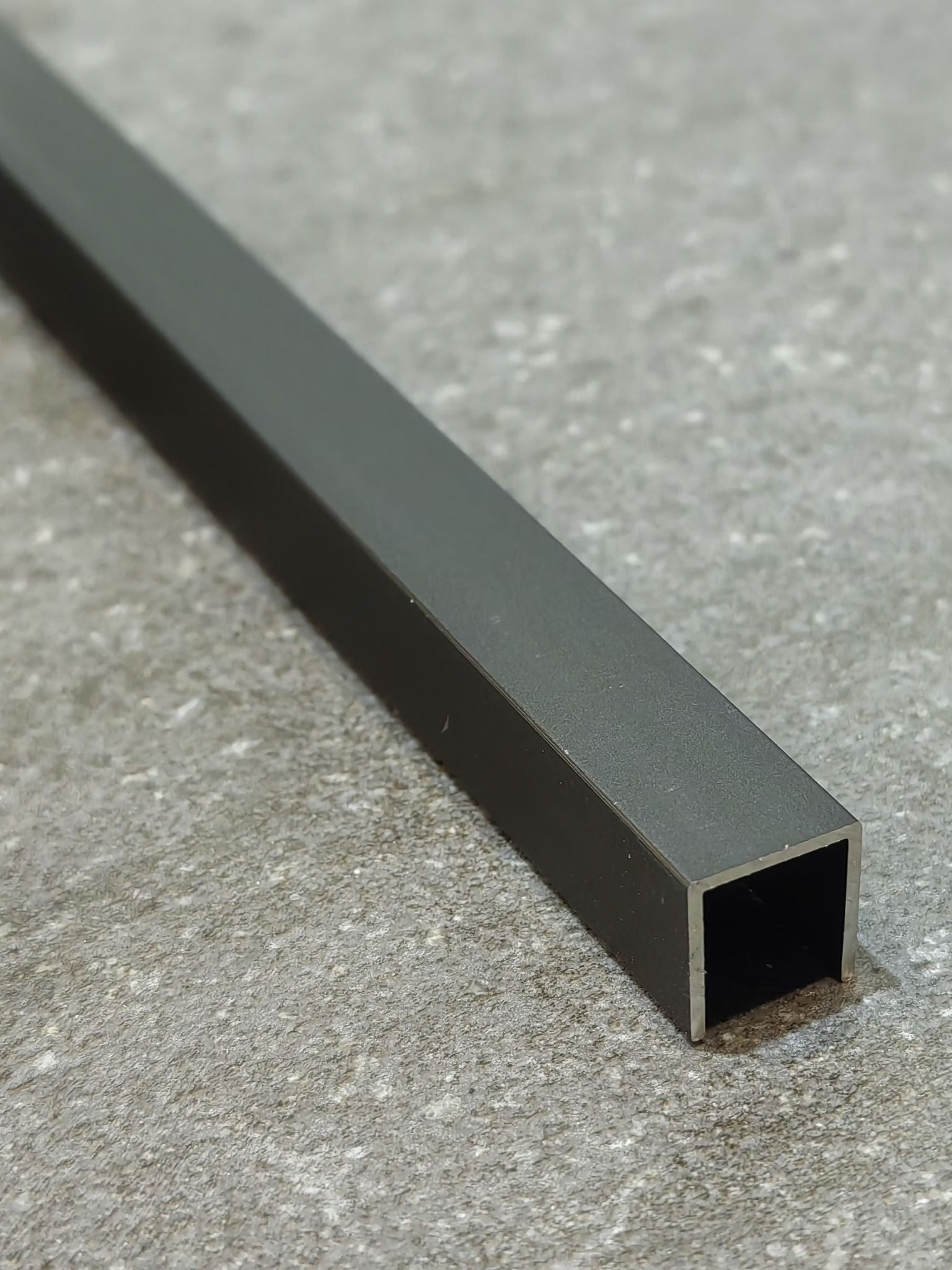 ПрофильП-образныйалюминиевыйанодированныйдляплитки10х10мм2.7мЧерныйматовый